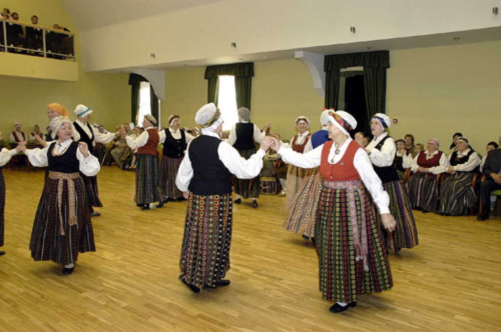 Folkloras ansambļu skate 14. decembrī risinājās Iecavas novada kultūras namā. Tās mērķis bija dalībnieku atlase starptautiskajam folkloras festivālam «Baltica», kas Rīgā un Latvijas novados notiks 2009. gada jūlijā. 

Skatē piedalījās 15...
Autors: Aina Ušča