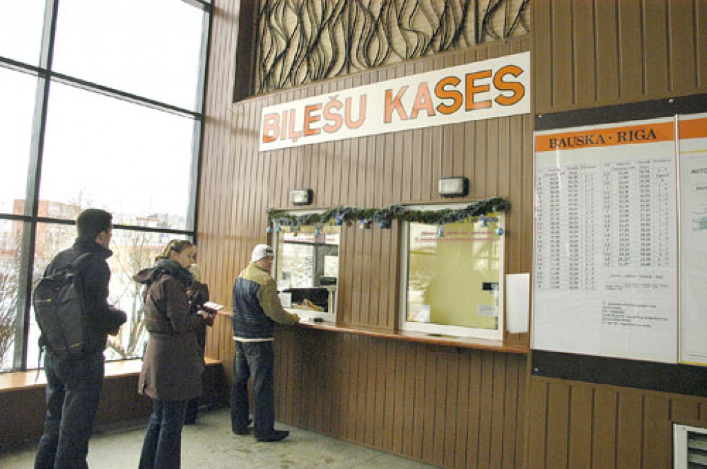 Autotransporta direkcija noslēgusi vienošanos ar akciju sabiedrību «Liepājas autobusu parks», kas paredz no 1. janvāra veikt pasažieru pārvadājumus maršrutā Bauska–Rīga. Tiks celtas biļešu cenas.   