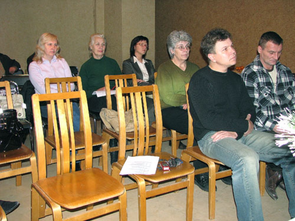 Uz SIA «Bauskas namsaimnieks» rīkoto sapulci bija ieradusies apmēram puse aicināto namu vecāko. Tas nozīmē, ka uzkrājums virs tūkstoš latu ir apmēram 20 mājām Bauskā.