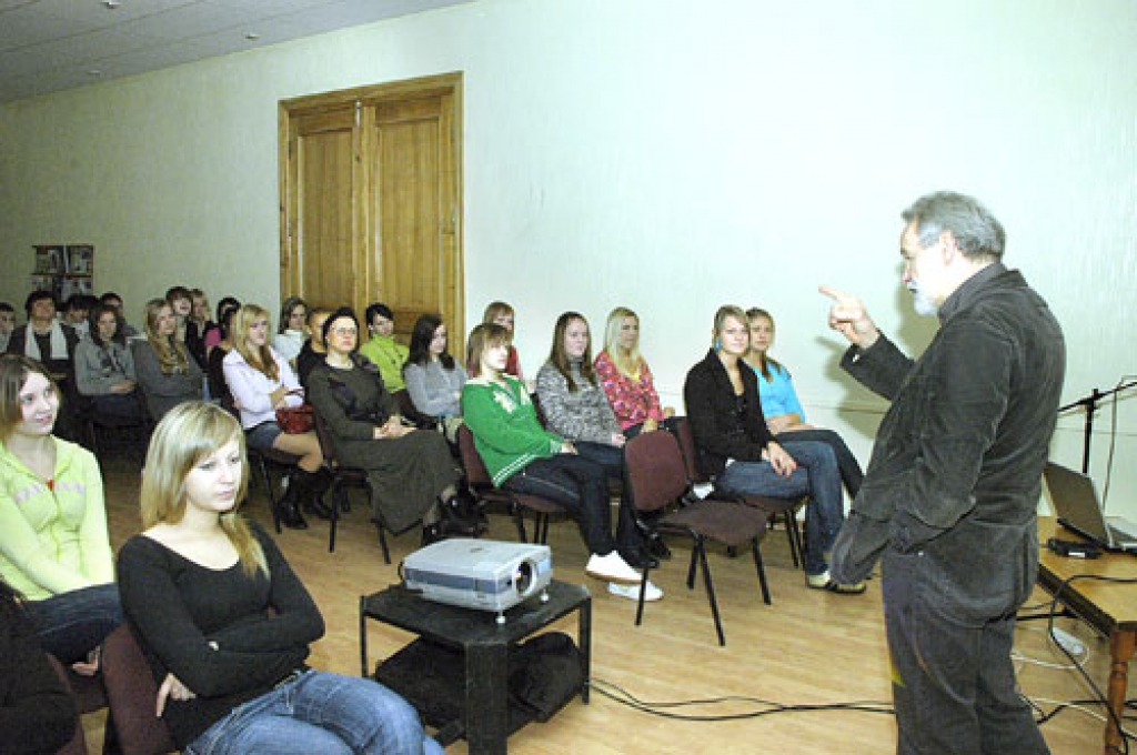 Arhitekts Pēteris Blūms ir pārliecināts, ka neglābjami izpostītu pilsētu nav: «Postaža eksistē mūsu prātā. Ja mūsos ir dzīva ticība, cerība un pārliecība, nekas vēl nav  zaudēts.» 
Autors: Ivars Bogdanovs