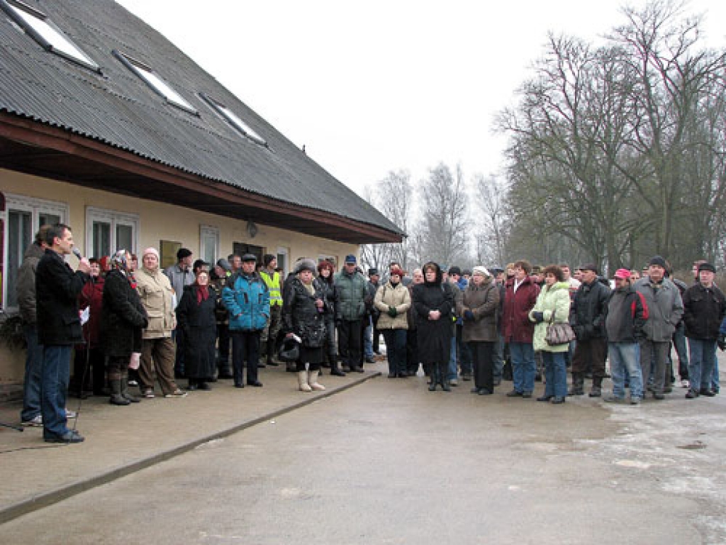 Bārbelē zemniekiem bija agresīvs noskaņojums. Lielākā daļa ir gatavi doties arī uz Rīgu, jo pieredze liecinot, ka miermīlīgas protesta akcijas valdību neuztrauc. 
Autors: Juris Iļņickis