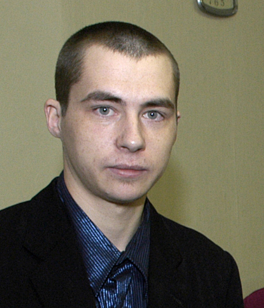 «Uz šo pasākumu mēs nākam, lai aizstāvētu savu skolu, nevis lai to pazemotu,» teic Bauskas vakara vidusskolas audzēknis 22. janvāra piketa organizētājs Edgars Druseiks.
Autors: Ivars Bogdanovs