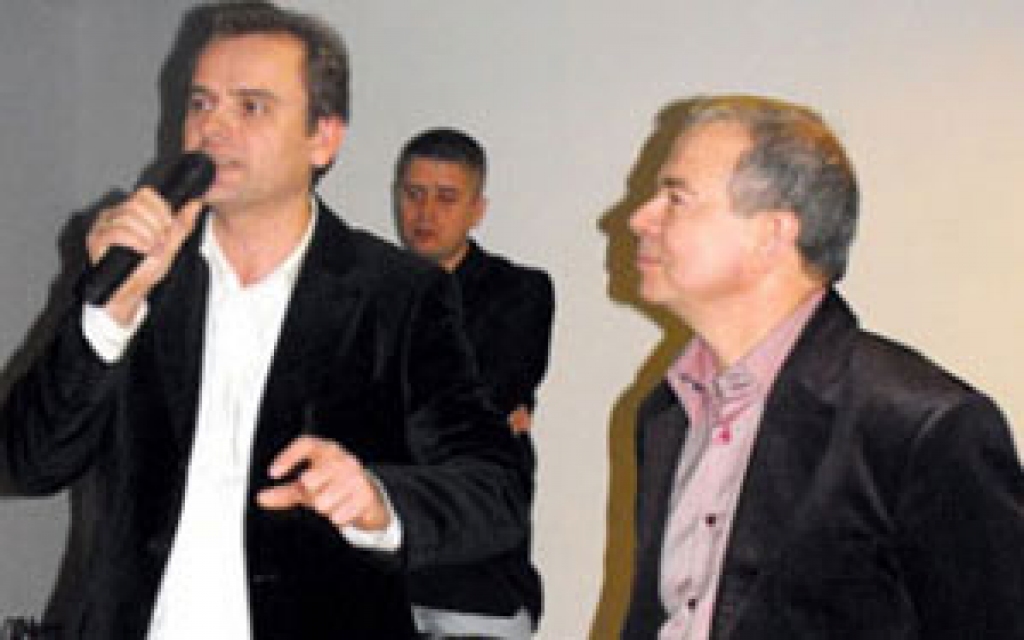 Ventspils mērs Aivars Lembergs un LTV ģenerāldirektors Edgars Kots priecīgi paziņo, ka Latvija šogad «Eirovīzijas» konkursā Maskavā piedalīsies. 
Autors: Ingrīda Punka