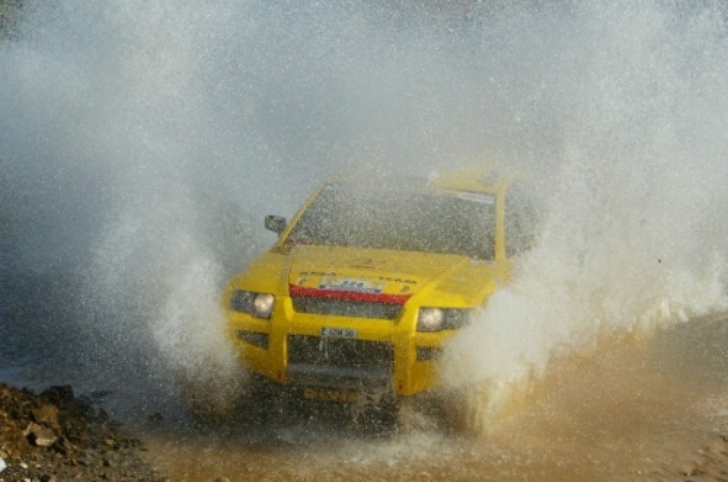 Lieliski Dakaras rallija 12. ātrumposmu 15. janvārī veica Rīgas rallijreida komandas ekipāža novadnieks Jānis Āzis un Ainārs Princis. Zaudējuši līderim nedaudz vairāk par četrām stundām, latvieši finišēja 21. vietā un pacēlās uz šo pozīciju arī kopvērtējumā.
Autors:  www.rigarrt.lv