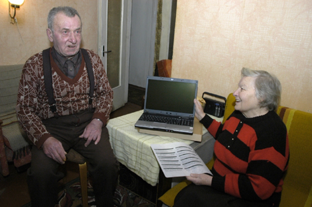 Anna un Broņislavs Gercāni priecājas, ka, abonējot un lasot «Bauskas Dzīvi», spējuši sagādāt jauku velti mazdēlam. 
Autors: Ivars Bogdanovs