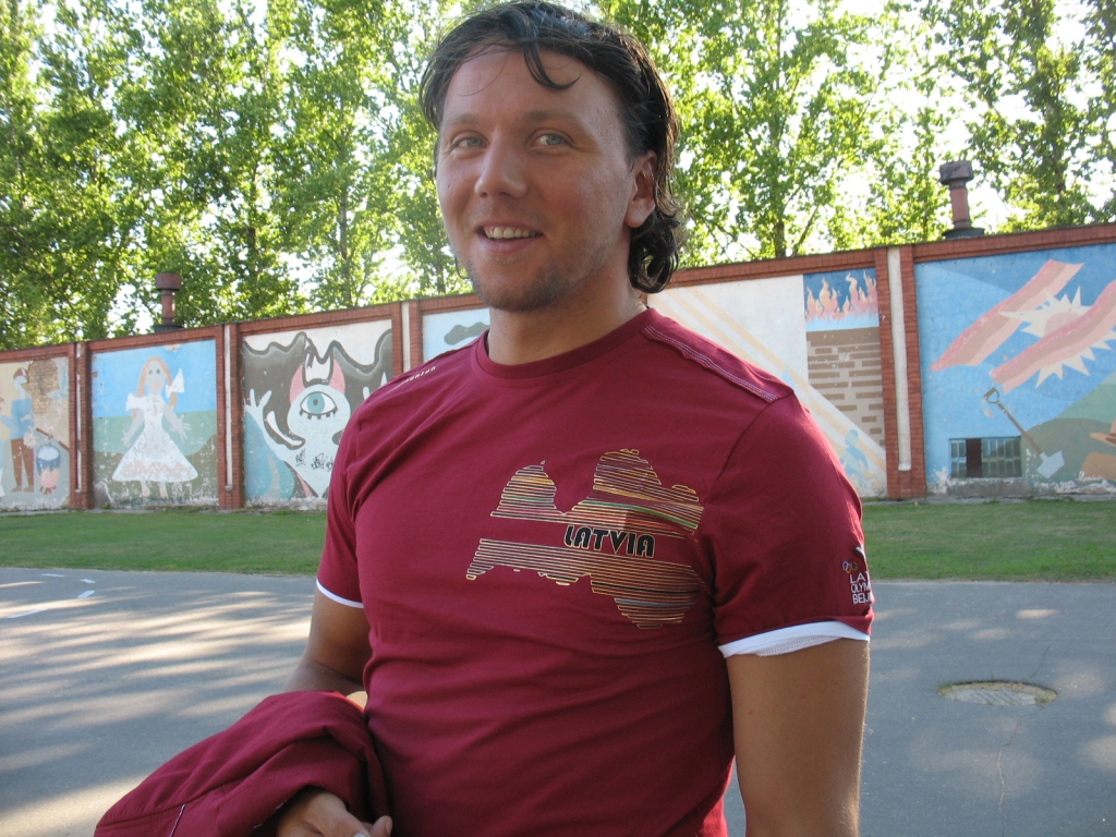 Pekinas olimpisko spēļu medaļnieks – vieglatlēts Ainārs Kovals 16. janvārī viesosies vairākās skolās, tiksies ar audzēkņiem un apsveiks mācību iestāžu labākos sportistus.
Autors: No «Bauskas Dzīves» arhīva.