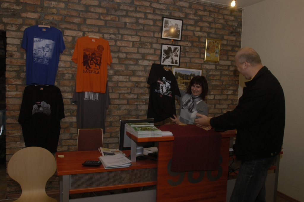 SIA «GEKA» nolēmusi atgriezties Baznīcas ielā 2, ēkā, kas ir uzņēmuma īpašums. Tur veikals darbu atsāks ar 19. janvāri.
Autors: No «Bauskas Dzīves» arhīva.