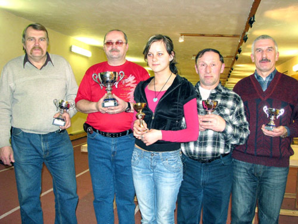 Novusa turnīra laureāti Vilnis Pelcers (no kreisās), Pēteris Simsons, Sofija Baltmane, Staņislavs Bednarčiks, Viktors Kļimantovičs.
Autors: Juris Iļņickis