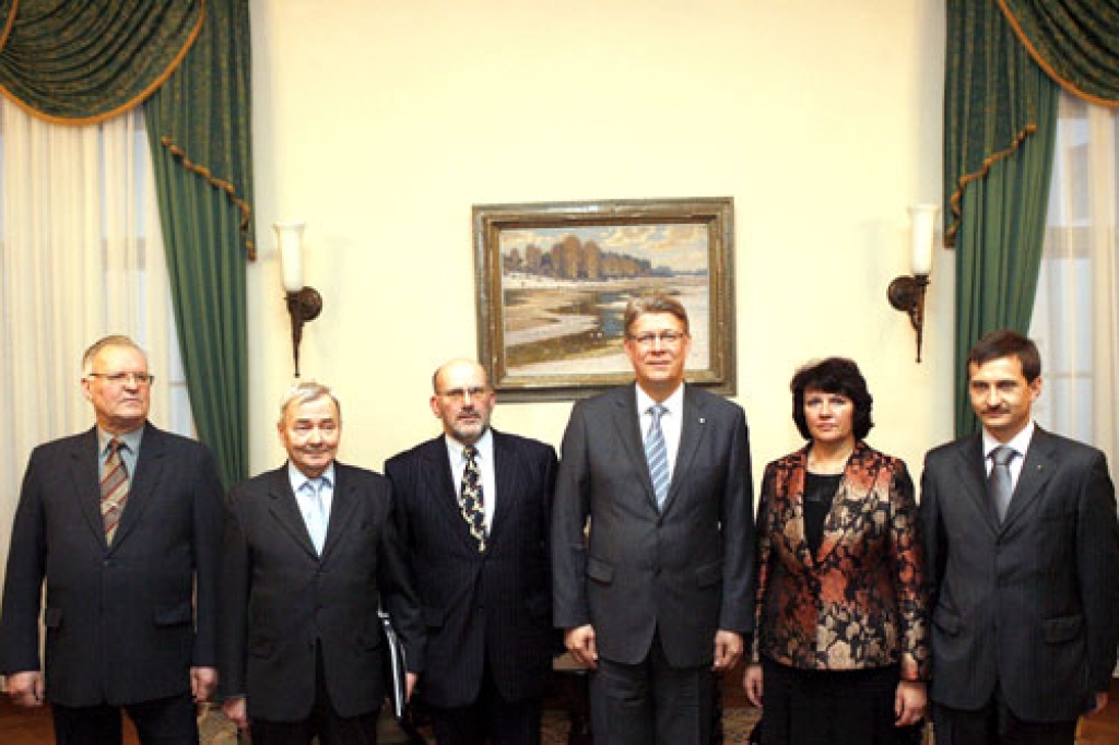 Valsts prezidenta tikšanās ar Lauksaimnieku organizāciju sadarbības  padomes pārstāvjiem. No kreisās – Bauskas  rajona pārstāvis Agris Veide.
Autors: Toms Kalniņš, VPK