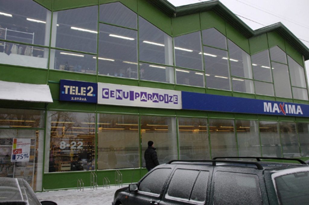 Veikalā «Cenu paradīze» varēja iegādāties dažādas saimniecības, rūpniecības preces, bija arī apģērbi, apavi. 
Autors: Ivars Bogdanovs