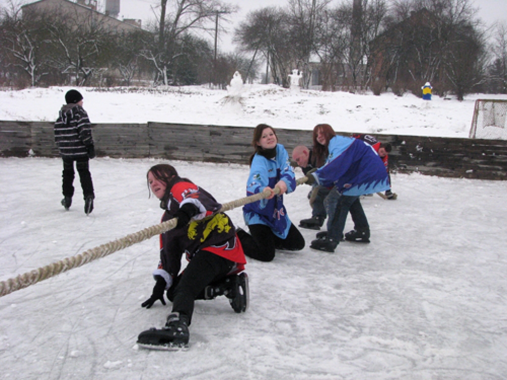 Pirms lielā atkušņa 21. janvārī Mežotnes internātvidusskolas audzēkņi paguva izpriecāties ziemas jampadracī. Mācību iestādes sporta pedagogs Gvido Kalnmalis informē, ka kopā ar viņu uz slidām bijušas 43 personas. Klašu komandas piedalījās...