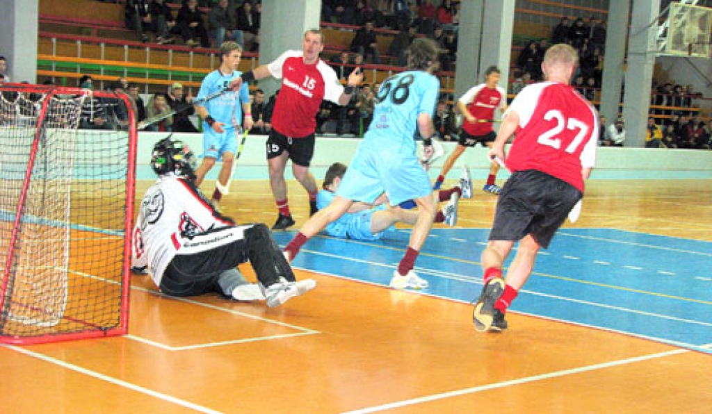 Savās mājās, sporta namā «Mēmele», Bauskas florbolisti sagādāja prieku līdzjutējiem, pārliecinoši pieveicot komandu «ASK/Lielvārde».