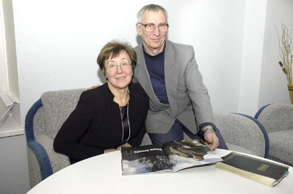 «Tikai Bībelē, kas ir absolūtā patiesība, var uzzināt, kā kļūt laimīgam šeit, uz zemes, un mūžībā,» apgalvo Jānis Mikulāns un Ināra Dimante. 