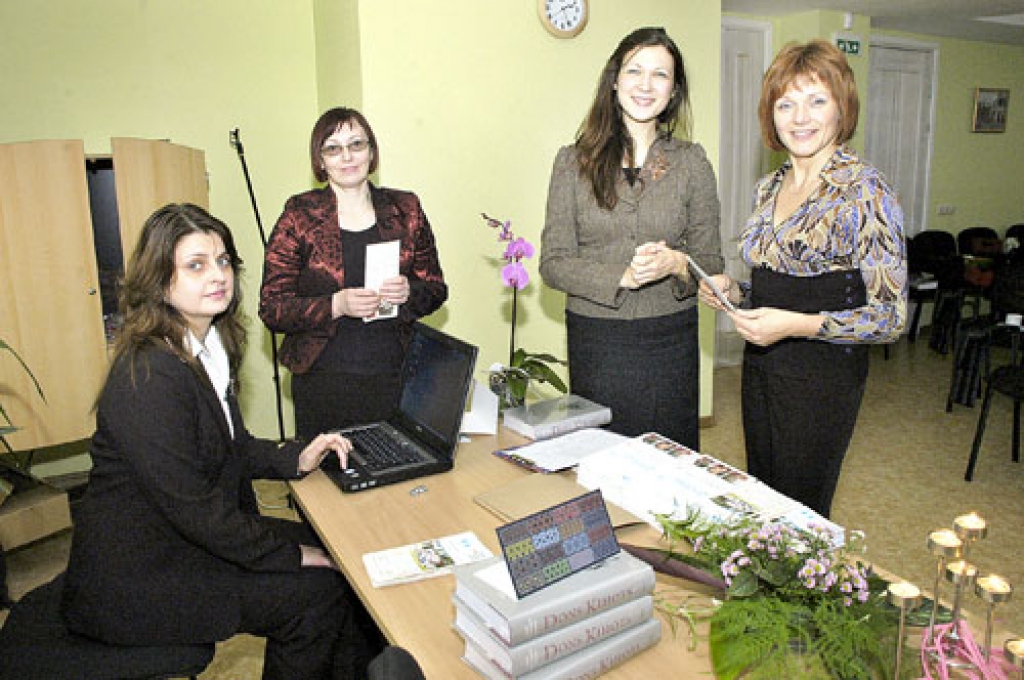 Projektam katru gadu bija sava koordinatore, stāsta Iveta Kubliņa (no labās). Solvitu Tilgali (otrā no labās) nomainīja Ina Krūmiņa, pēc tam darbu koordinēja Irēna Kalniņa. 