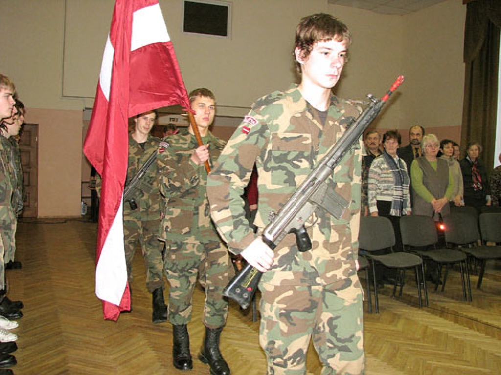 Sarīkojumā Vecumnieku tautas namā valsts karogu ienesa un Latvijas himnu dziedāja vietējie jaunsargi. 