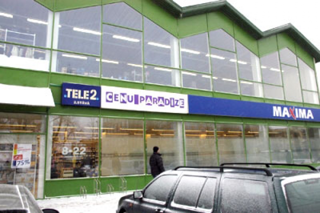 Veikalā «Cenu paradīze» varēja iegādāties dažādas saimniecības, rūpniecības preces, bija arī apģērbi, apavi. 