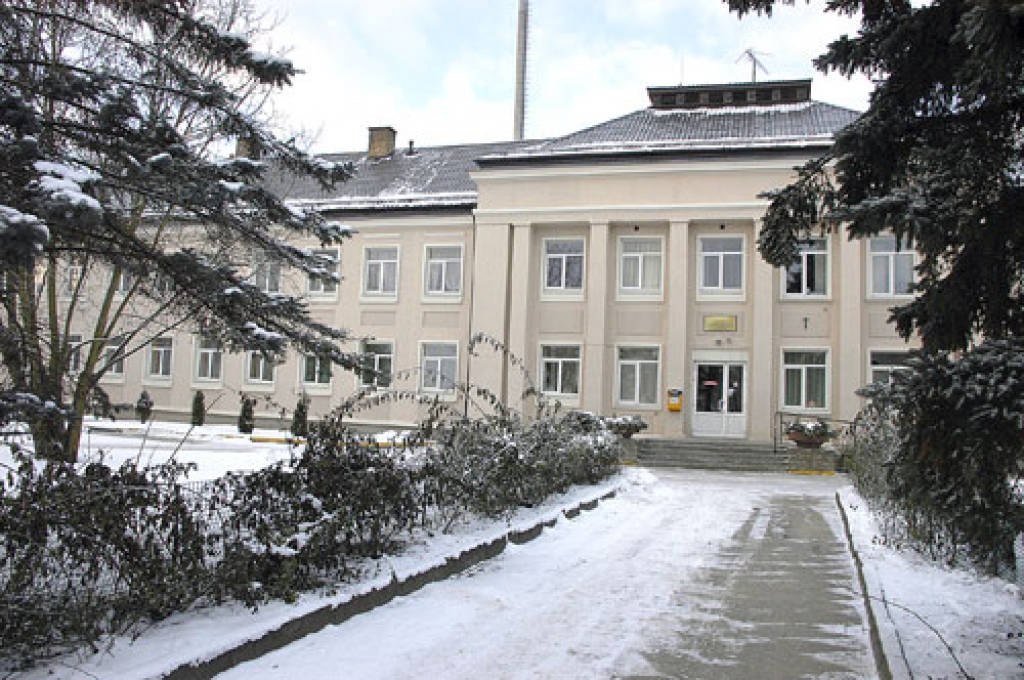 Bauskas slimnīca ar Veselības obligātās apdrošināšanas valsts aģentūru slēdz atsevišķu līgumu par valsts finansējumu veselības aprūpei ambulatorā, stacionārā un neatliekamās medicīniskās palīdzības dienestā.