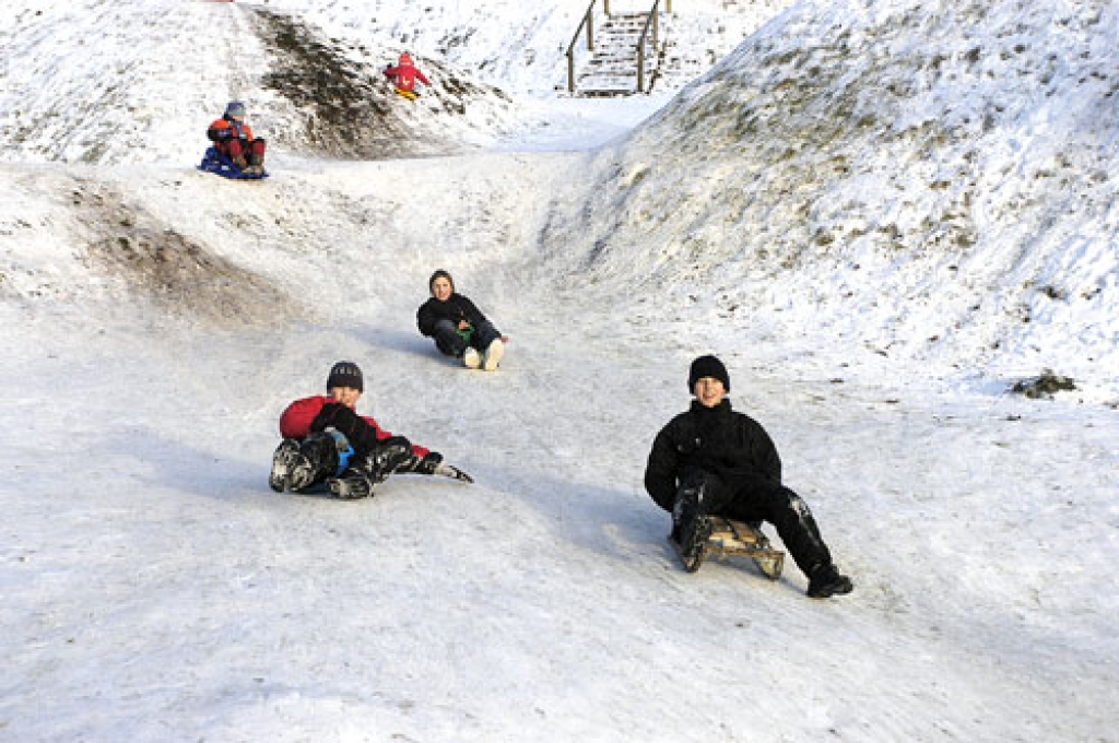 Pie Bauskas pils jautrībai ļaujas lieli un mazi skolēni.