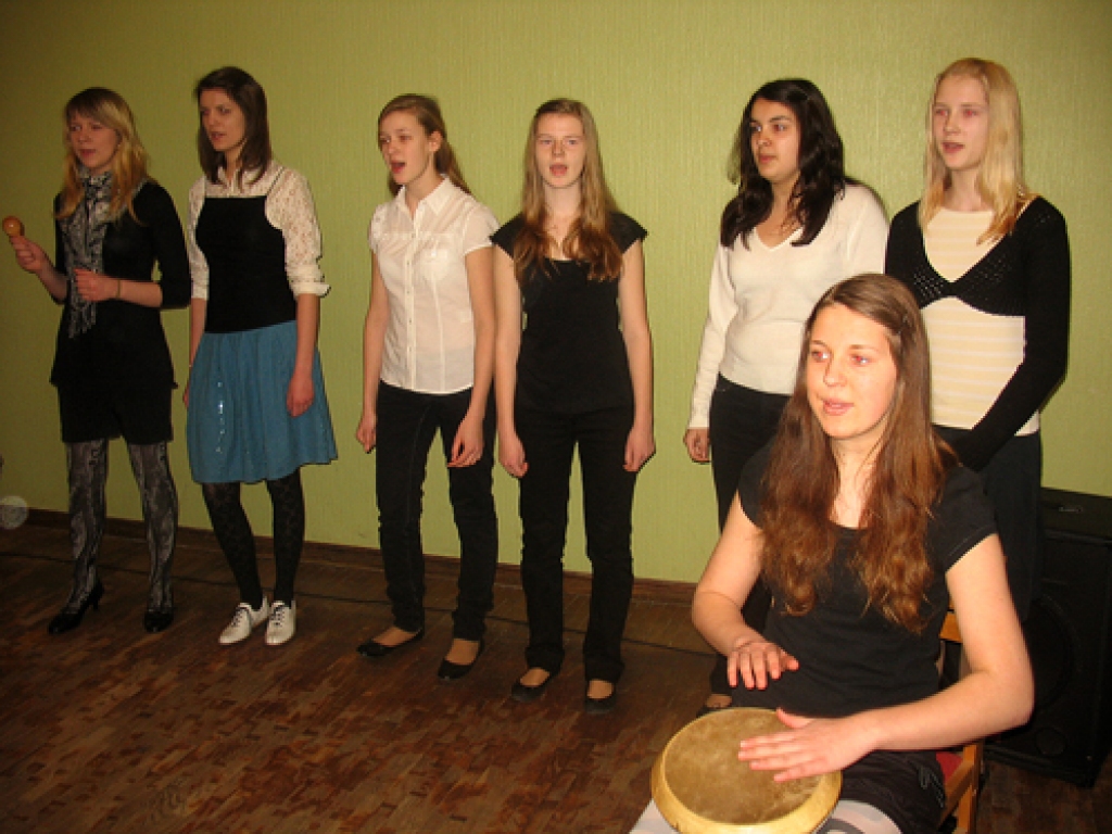 Latviešu tautasdziesmu «Nu sala, nu sala, nu sīvi sala» izpildīja Vecumnieku vidusskolas 7. – 9. klašu ansamblis.
Autors: Ivars Bogdanovs