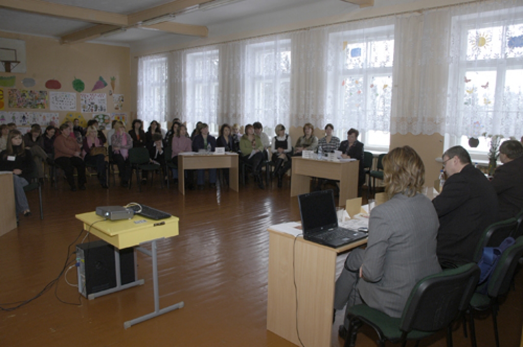 Uz tematisko diskusiju «Mūsu skolas nākotne novadā» Mežgaļos bija ieradušies skolēnu vecāki, to apmeklēja arī skolas pedagogi, skolēnu pašpārvaldes locekļi. 
Autors: Ivars Bogdanovs