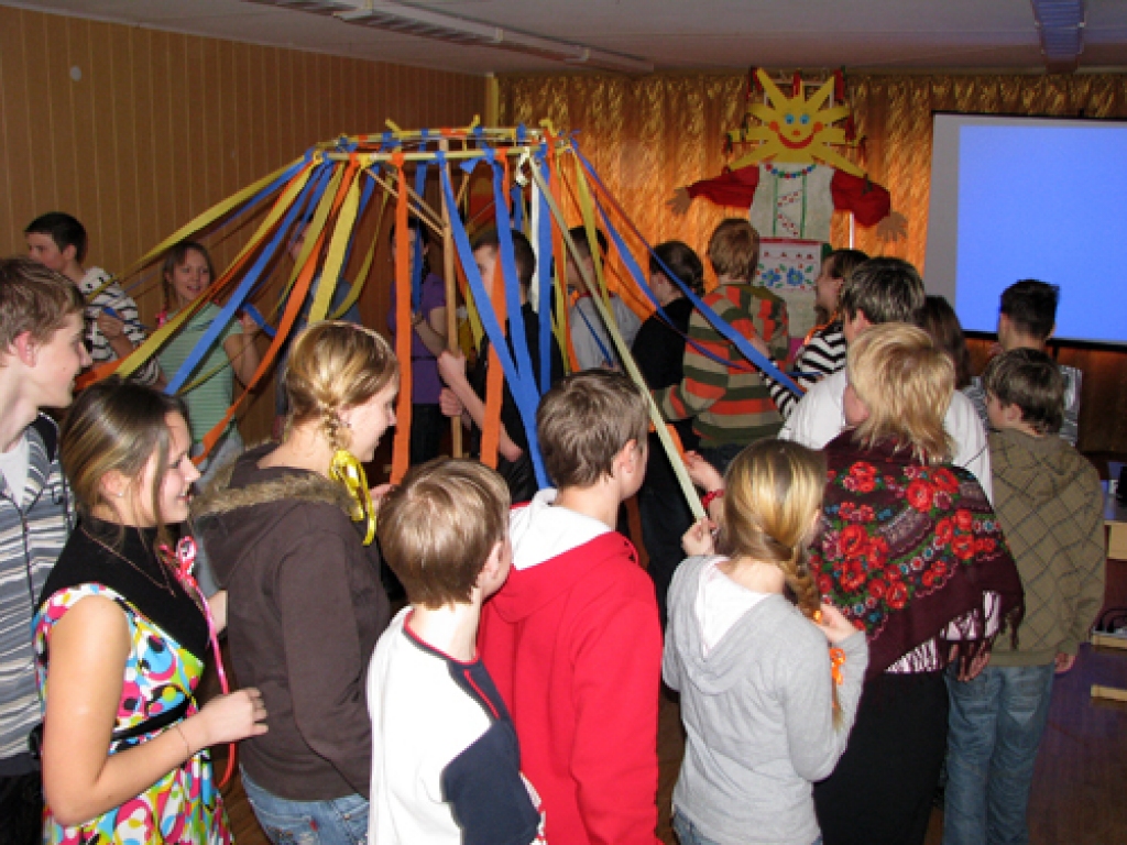 Mežotnes pamatskolā 26. februārī notika Masļenica – ziemas pavadīšana pēc krievu  tradīcijām.
Autors: Juris Iļņickis