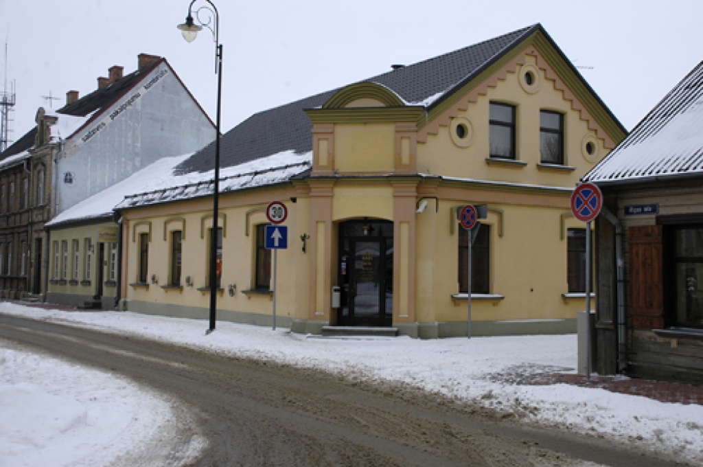 Iespējams, ka ēka Rīgas ielā būs tukša tikai uz laiku. «Bauskas Dzīves» rīcībā ir neoficiāla informācija, ka šeit varētu tikt atklāts kāds cits izklaides klubs. 
Autors: Ivars Bogdanovs