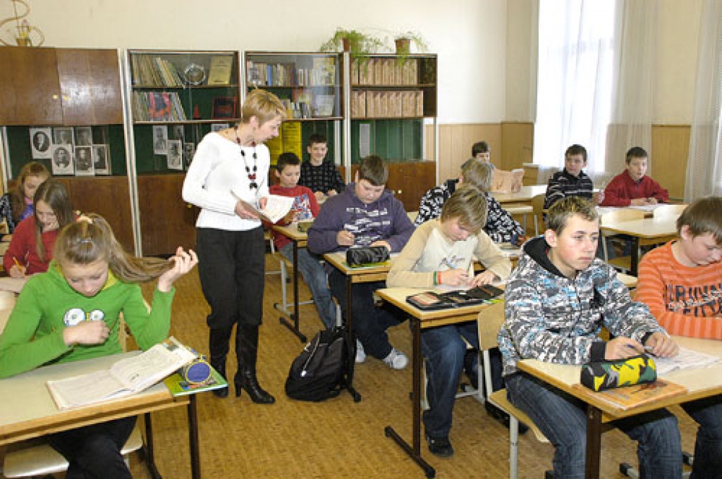 Bauskas pamatskolas 6.a klasei mūzikas stundu vada skolotāja Ilze Žubēre.
Autors: Ivars Bogdanovs