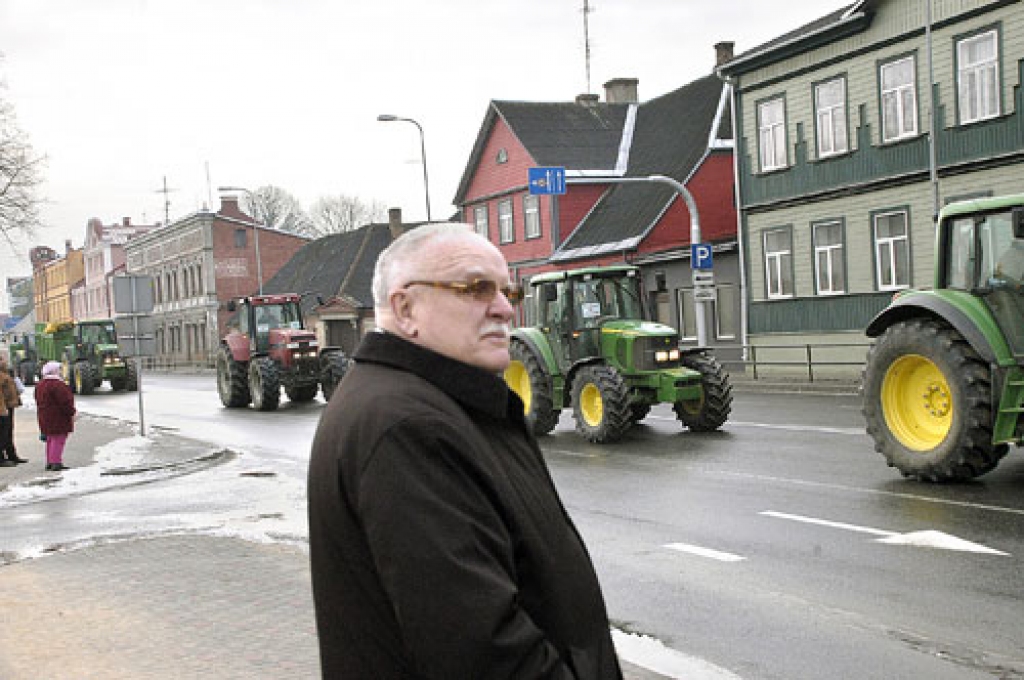 PVD Bauskas pārvaldes vadītājs Jānis Bite nesen, vērojot zemnieku protesta akciju. 
Autors: Ivars Bogdanovs