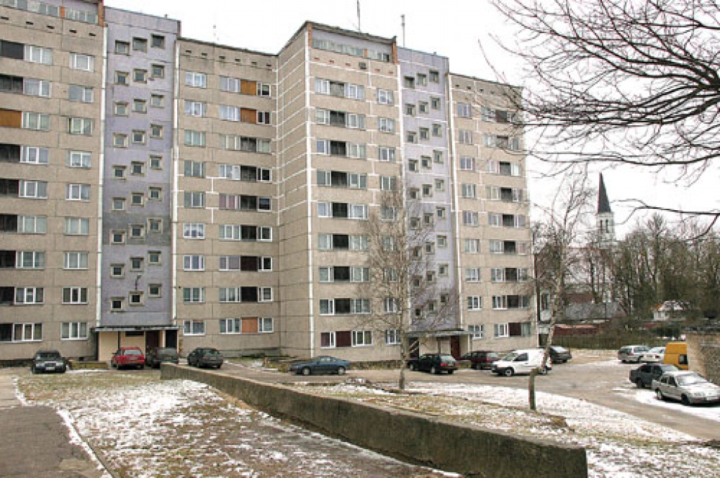 Iecavas novada Domes vadība uzskata, ka vienkāršākais risinājums Tirgus ielas deviņstāvu māju iedzīvotājiem būtu izveidot savu apsaimniekošanas sabiedrību, kurai būtu vieglāk atrisināt lielo ēku problēmas. 
Autors: Ivars Bogdanovs