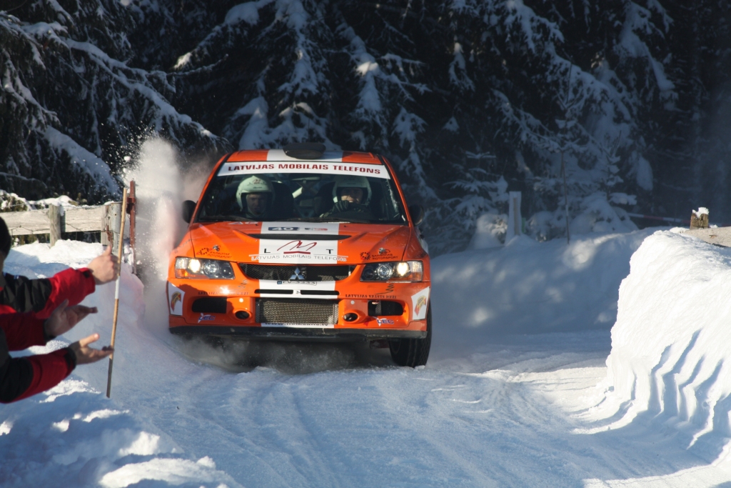 Ekipāža – baušķenieks Andis Neikšāns/Pēteris Dzirkals – pasaules rallija čempionāta Norvēģijā sniegotajās trasēs.
Autors: LMT rallija komandas arhīvs