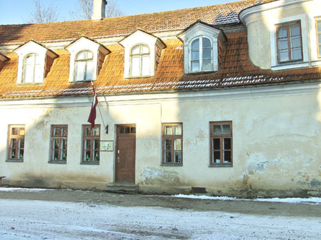 2010. gada vasarā beidzas bērnudārza «Mārpuķīte» pašlaik izmantoto telpu nomas līgums ar Kaucmindes muižas pašreizējo īpašnieku.
Autors: no «Bauskas Dzīves» arhīva