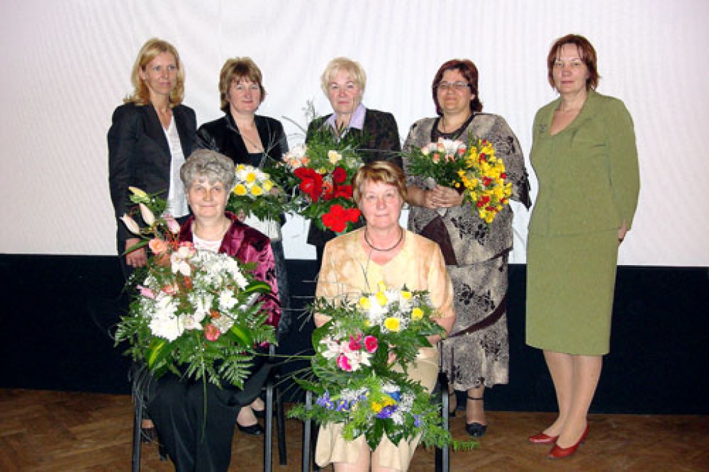 Konkursa «Pagasta bibliotekārs – gaismas nesējs» 2008. gada uzvarētājas. Jauncodes bibliotēkas vadītāja Inta Krieviņa – otrās rindas vidū.