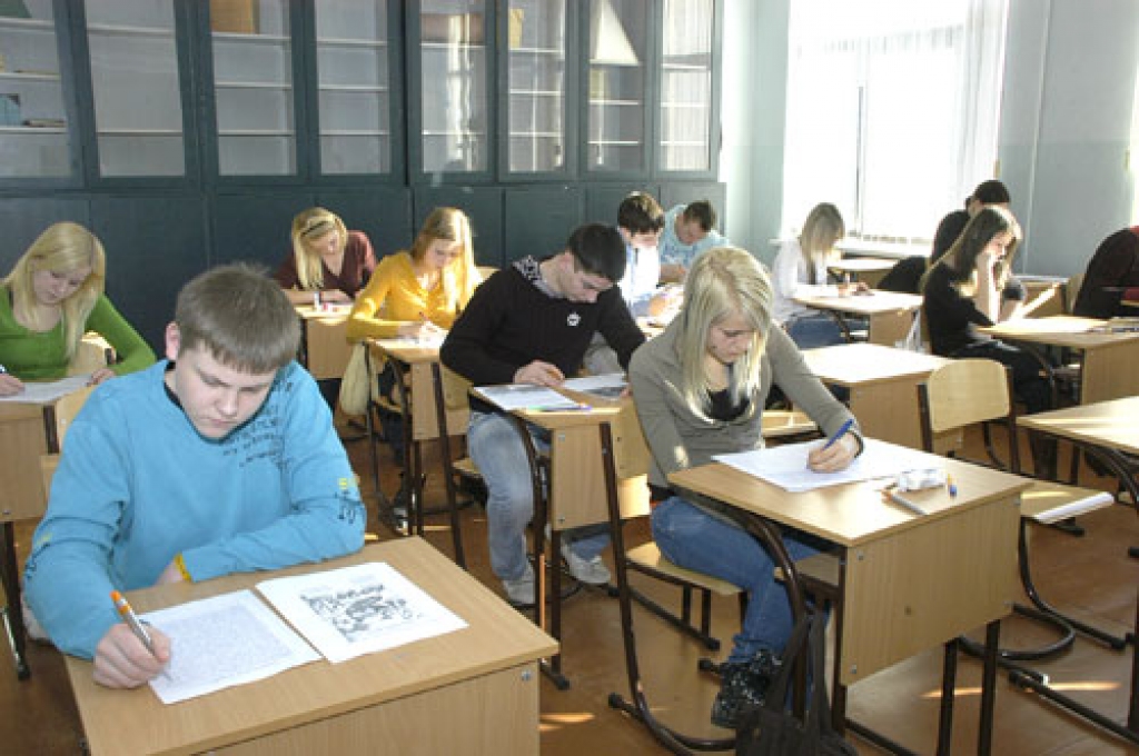 Skolēniem bija jāstrādā ļoti intensīvi, lai izpildītu vēstures olimpiādes uzdevumus. 