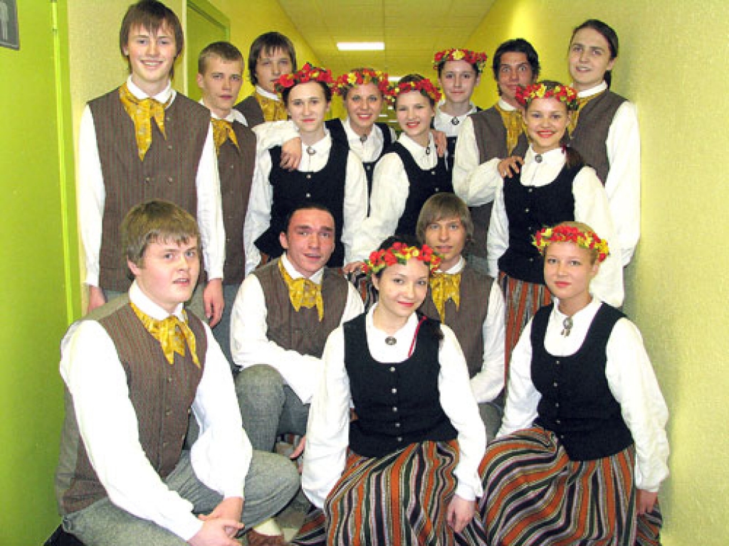 Iecavas vidusskolas jauniešu deju kopa Solveigas Linejas vadībā tika vērtēta pirmo reizi, jo ir nodibināta 2008. gadā.
Autors: Juris Iļņickis