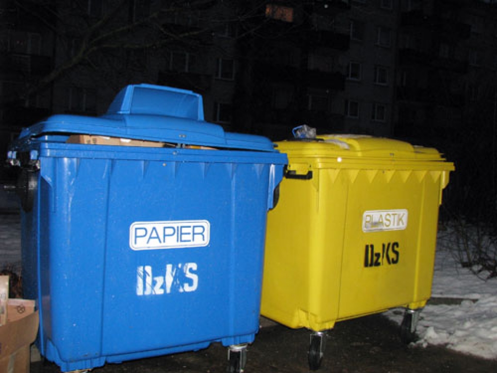 Tikai iedzīvotāju pašu rokās esot iespēja samazināt samaksu par sadzīves atkritumu izvešanu, tos šķirojot un uzraugot konteinerus savā teritorijā, lai tos neizmanto nepiederošas personas. 
Autors: No «Bauskas Dzīves» arhīva.