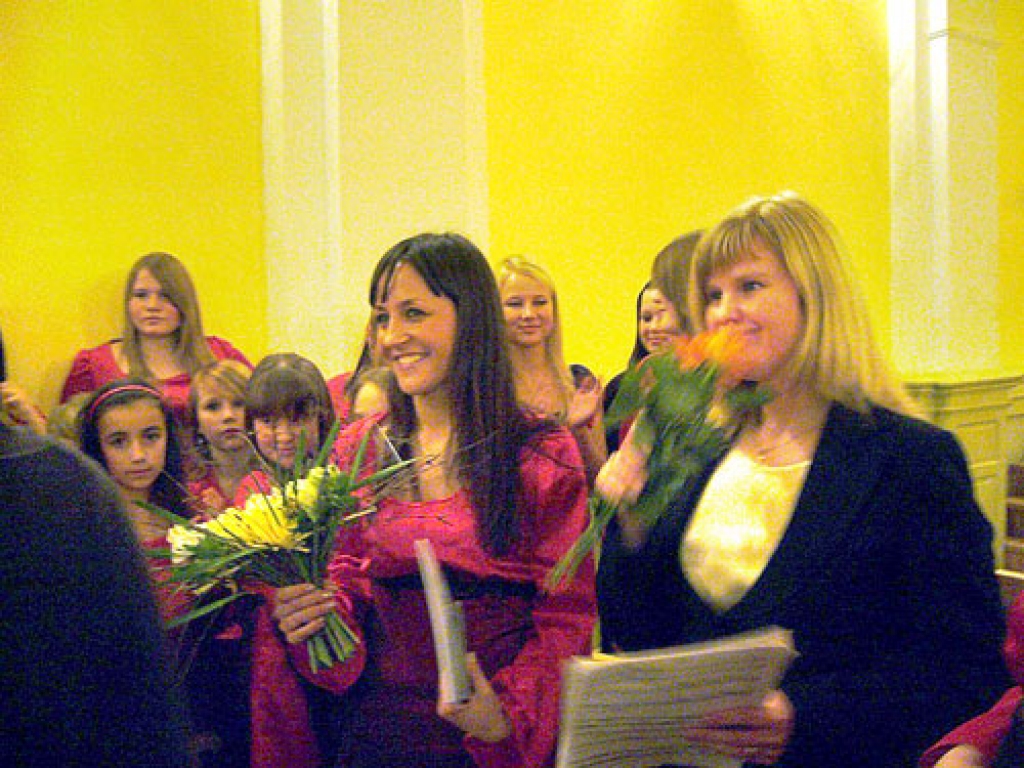 Kora diriģente Madara Strazdiņa un koncertmeistare Kristīne Vaičus.
Autors: No albuma.