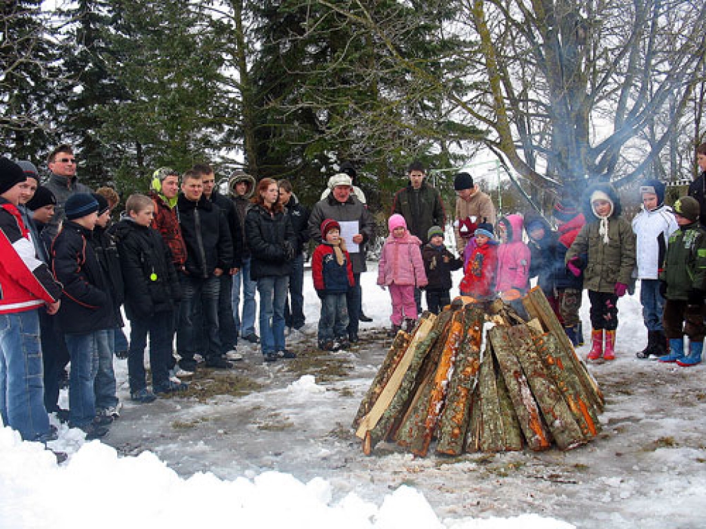 Pēc direktores Ligitas Novičonokas uzrunas visi kopā nodzied Latvijas valsts himnu.
Autors: Vilnis Auzāns