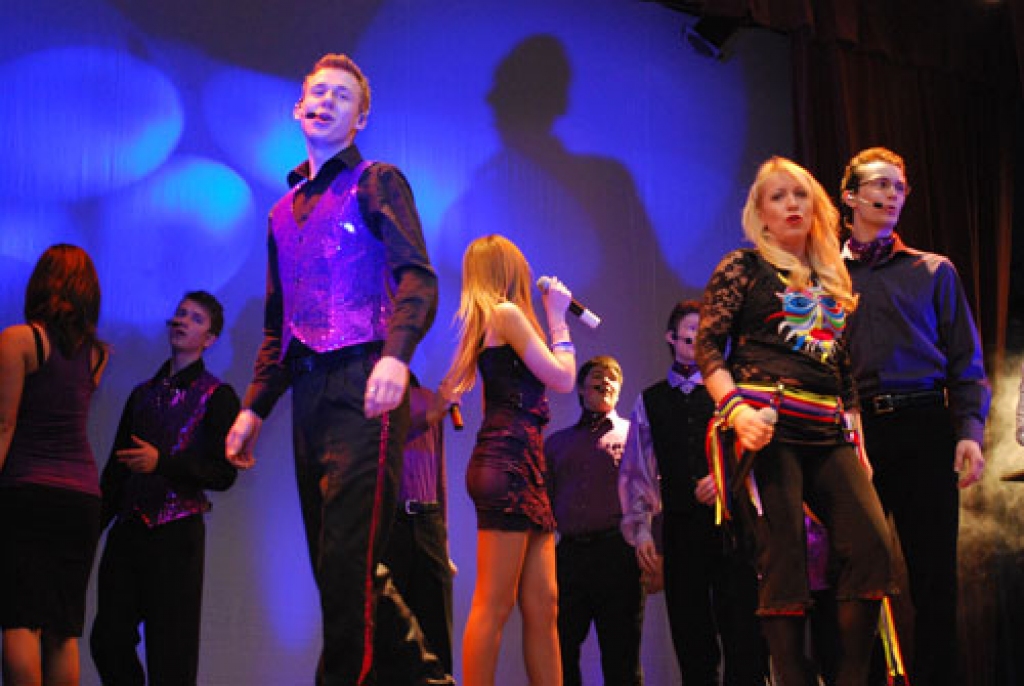 Mirklis no Lielvārdes violetā kora un Olgas Rajeckas koncerta Bauskā 8. martā.
Autors: Laimonis Šulcs