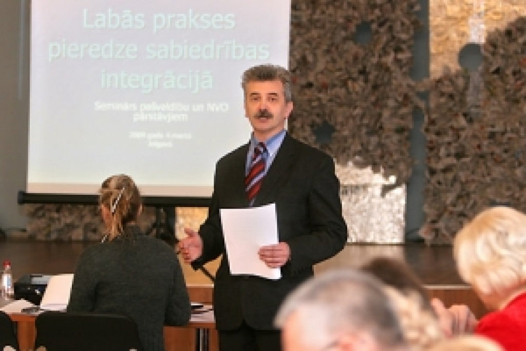 Semināru «Labās prakses pieredze sabiedrības integrācijā» vadīja bijušais baušķenieks LLU asociētais profesors Jānis Ķusis.
Autors: www.zz.lv