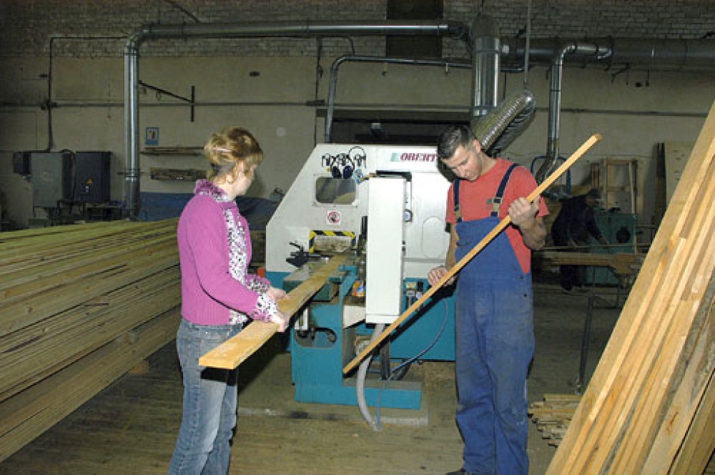 Pauls Meduņeckis un ēveles operatore Evija Martinova.
Autors: Ivars Bogdanovs