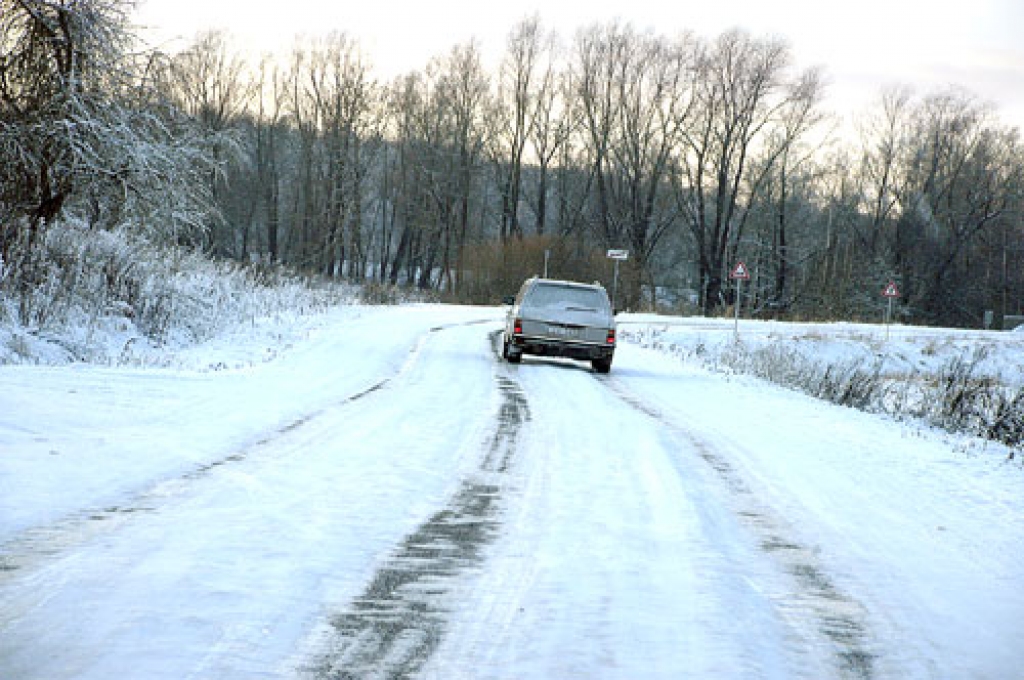 Ja pašvaldību ceļu uzturēšanai tiek piešķirti tikai 50 procenti no vajadzīgā, tad tikai par 50 procentiem šos ceļus var tīrīt, kaisīt, līdzināt, remontēt.
Autors: Ivars Bogdanovs