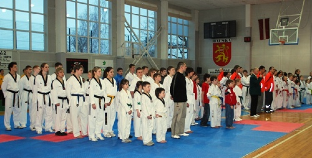 Latvijas atklātais teikvondo čempionāts notika sestdien, 14. martā, Bauskā, sporta namā «Mēmele». Bauskā bija ieradušies 130 dalībnieki no dažādiem klubiem, tai skaitā arī 14 no Igaunijas. Tribīnes bija pilnas ar līdzi atbraukušajiem...
Autors: Uldis Varnevičs