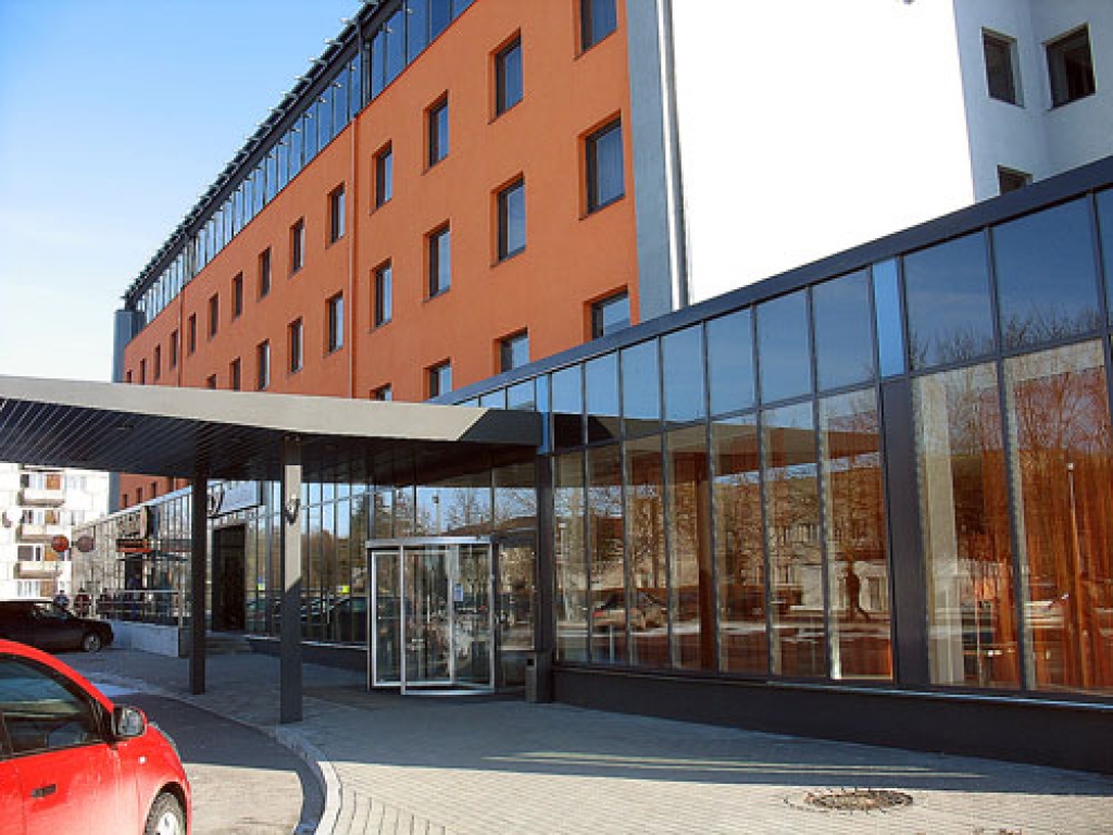 Arī pie viesnīcas ēkas Bauskas centrā 25. martā nebija izlikts karogs.