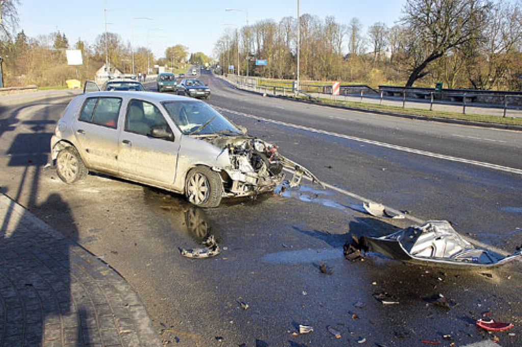 Šoferi uz ceļa bieži vien domā: «Ar mani tas nenotiks!» un pavasarī bīstamās vietas mēdz neievērot, sekas diemžēl parasti nav patīkamas. 