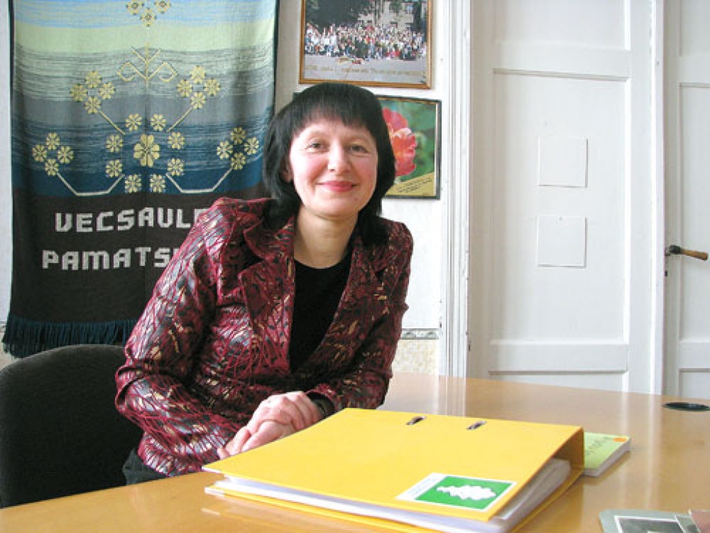 Inga Bernāte, Vecsaules pamatskolas skolotāja, māca matemātiku un mājturību, bet vasarās organizē vides nometnes bērniem. 