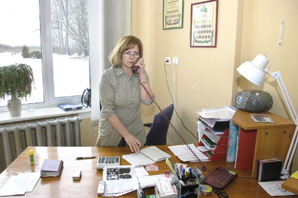 Danute Mazure, Vecumnieku veselības centra vadītāja, pacientei, kura pa tālruni pierakstās uz pieņemšanu pie ginekologa, atgādina, ka pacienta iemaksa, apmeklējot šo speciālistu, ar 1. martu ir pieci lati.