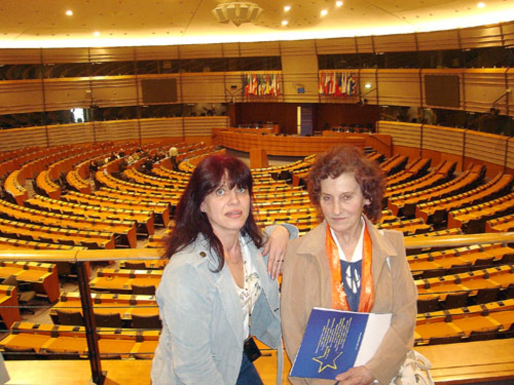 Eiroparlamenta apspriežu zālē Daiga Vilne (no kreisās) un Gaida Bērziņa.
Autors: No albuma.