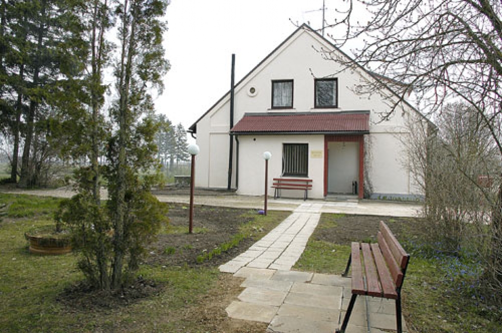 ĪSLĪCES pagasta veco ļaužu sociālās aprūpes centrs ir vispārēja tipa sociālās aprūpes institūcija. Tomēr darbiniekiem un klientiem nācies sadzīvot ar iemītniekiem, kuriem ir smagi garīgi traucējumi. 
Autors: Ivars Bogdanovs