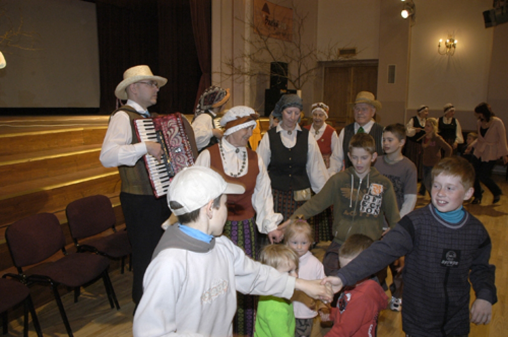 Tautas namā Lieldienas svinēt aicināja folkloras kopa «Trejupe».
Autors: Ivars Bogdanovs
