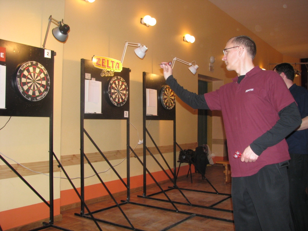 Īslīcietis Zintis Konovs šautriņu mešanas sacensībās rod atslodzi no ikdienas ritma. Skaistkalnē viņam veicās īpaši labi – iegūta   trešā vieta. 
Autors: Juris Iļņickis